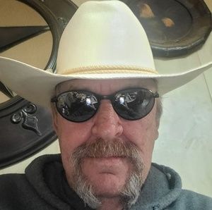 Meet your Posher, Larry